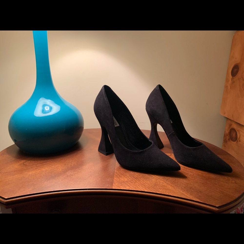 Steve Madden Suede Pumps